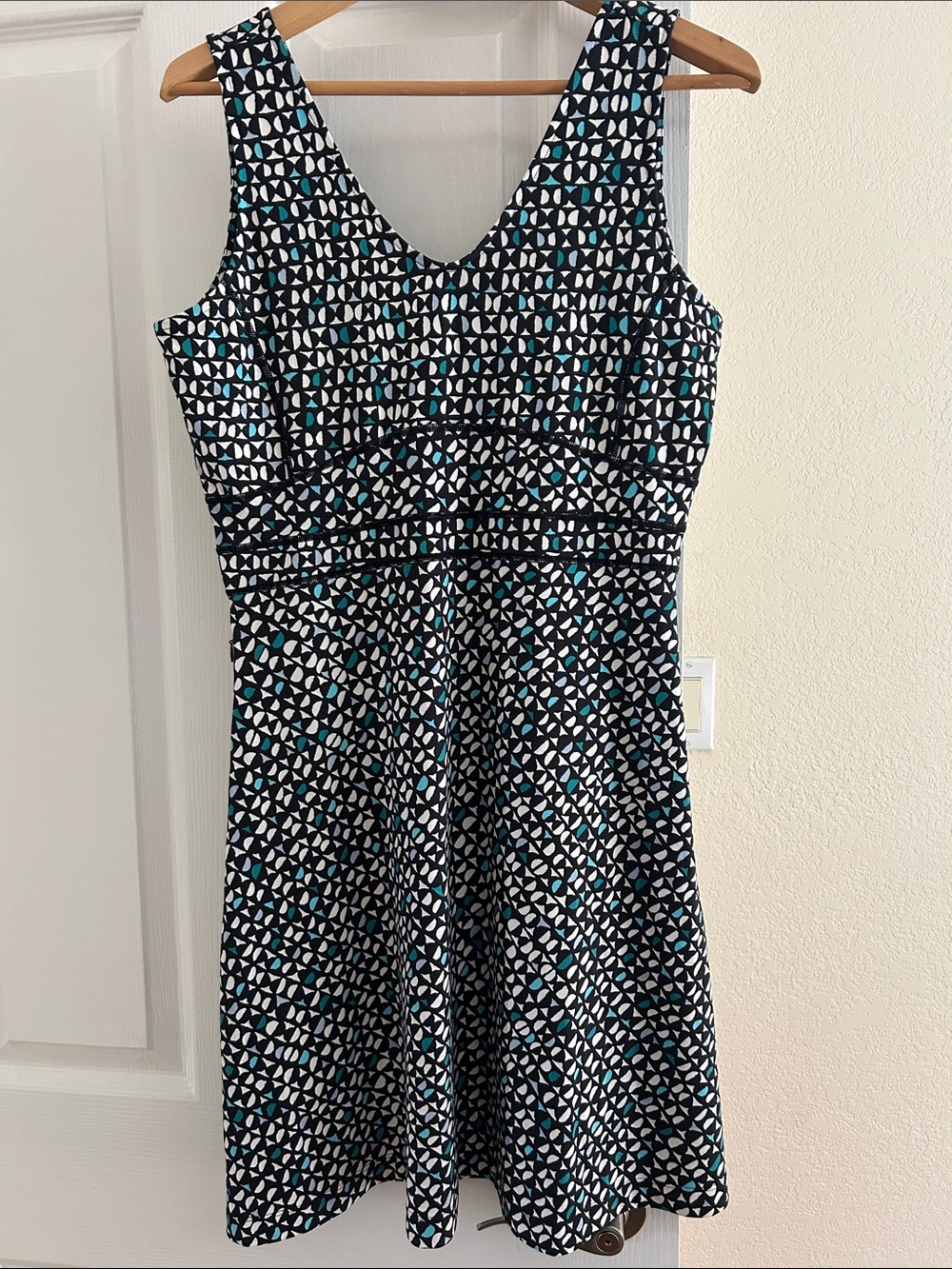 EUC- Title Nine Sleeveless Black/White Geometric A-Line Dress with Teal Accents